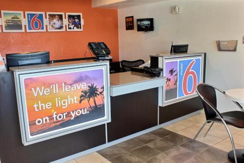 Lobby, Motel 6 Coalinga, CA - East in Coalinga (CA)