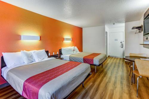 Motel 6-Portland, OR - Tigard West Ideally located in the prime touristic area of Tigard, Motel 6 Portland - Tigard West promises a relaxing and wonderful visit. The hotel offers a high standard of service and amenities to suit the ind