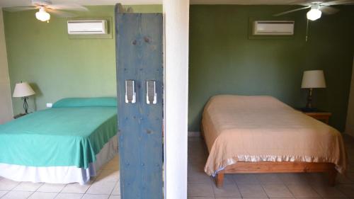 2 double beds