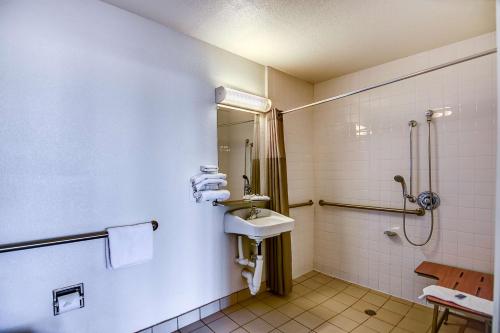 Motel 6-Stockton, CA - Charter Way West Stop at Motel 6 Stockton - Charter Way West to discover the wonders of Stockton (CA). Both business travelers and tourists can enjoy the hotels facilities and services. All the necessary facilities, 