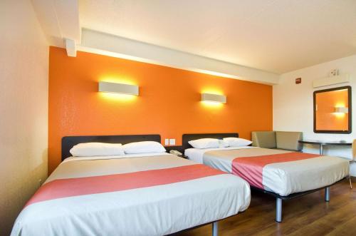 Motel 6-Springfield, DC - Washington Southwest Motel 6 Springfield is perfectly located for both business and leisure guests in Springfield (VA). The hotel offers a high standard of service and amenities to suit the individual needs of all travele