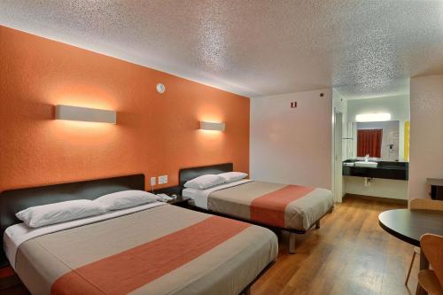 Motel 6-Tewksbury, MA - Boston