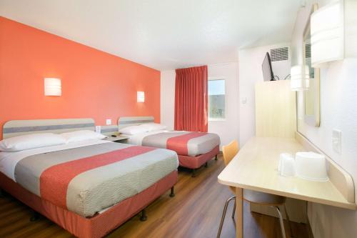 2 double beds