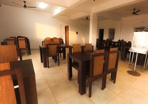 Restaurace, Sai Shakthi Comforts Lodge in Shimoga