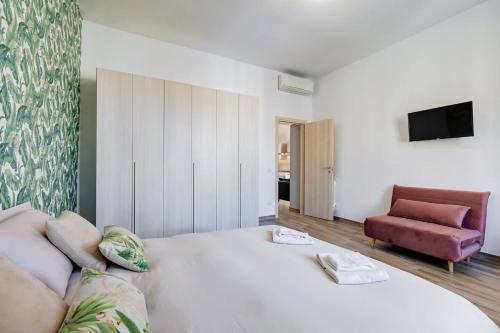 Bright and Spacious 2Bdr Apartment - image 11