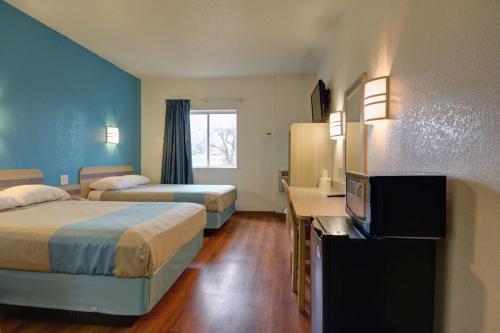 2 double beds