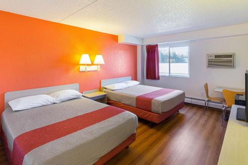 2 double beds