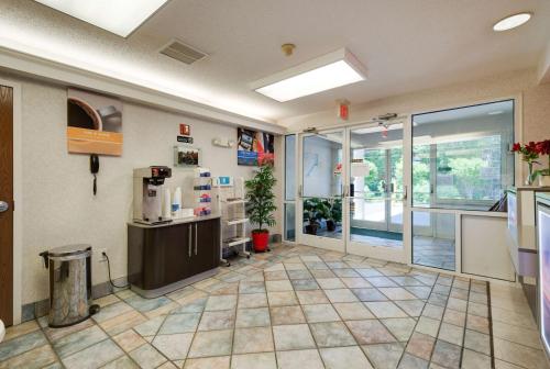 Fuajee, Motel 6 Statesville, NC in Statesville (NC)