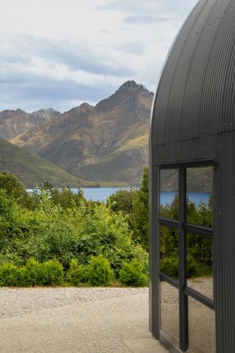 Arc House | 5min to Town • Spacious Loft House - image 14