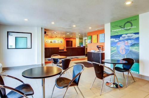 Motel 6 Columbia, MO - East - 로비