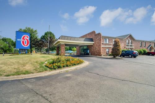 Motel 6-Waukegan, IL - Hotel - Waukegan