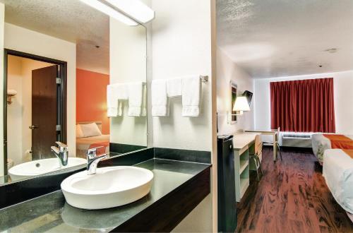 Motel 6-Columbia, MO - East – Columbia, MO