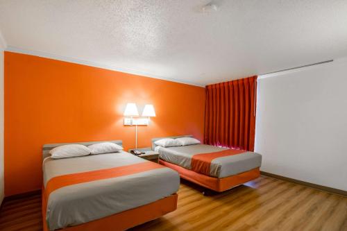 2 double beds