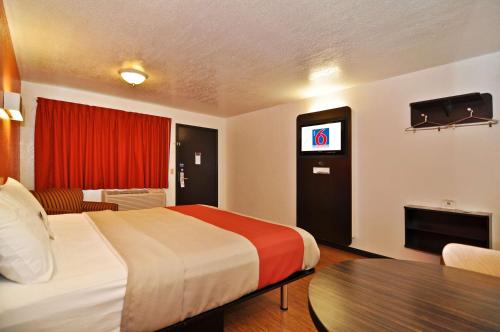 Motel 6-Willows, CA