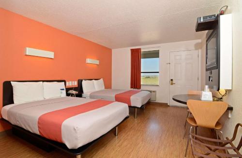 2 double beds