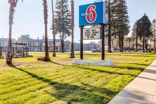ทัศนียภาพภายนอกโรงแรม, Motel 6 Visalia, CA in วิเซเลีย (CA)