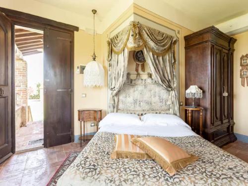 Lago di Chiusi Villa with Pool in Ranciano