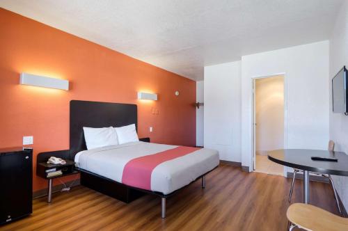 Motel 6-Santa Fe, NM - Downtown Located in Santa Fe City Center, Motel 6 Santa Fe Plaza - Downtown is a perfect starting point from which to explore Santa Fe (NM). The hotel offers a wide range of amenities and perks to ensure you h