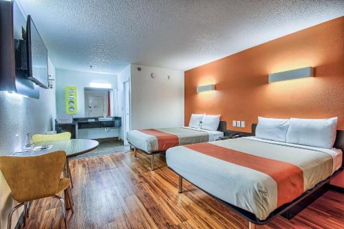 2 double beds