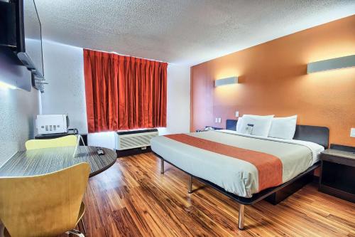 Motel 6-Columbus, OH - West