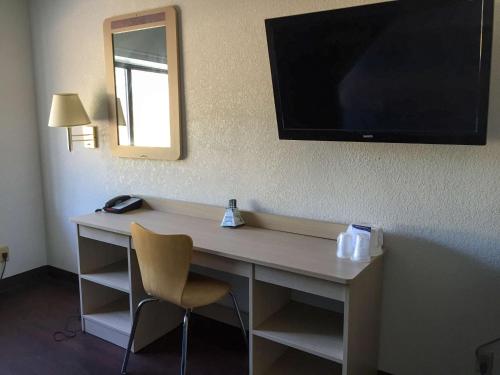 Motel 6-Norcross, GA Motel 6 Norcross is conveniently located in the popular Norcross area. Offering a variety of facilities and services, the hotel provides all you need for a good nights sleep. 24-hour front desk, faci