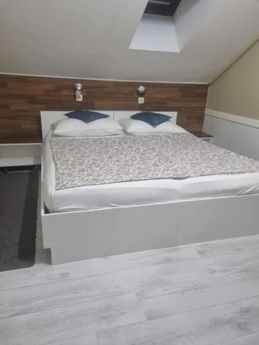 1 double bed