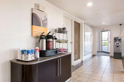 Motel 6 Tampa FL - Fairgrounds - image 3