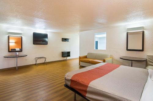 Facilities, Motel 6 Tampa, FL - Fairgrounds in East Lake - Orient Park