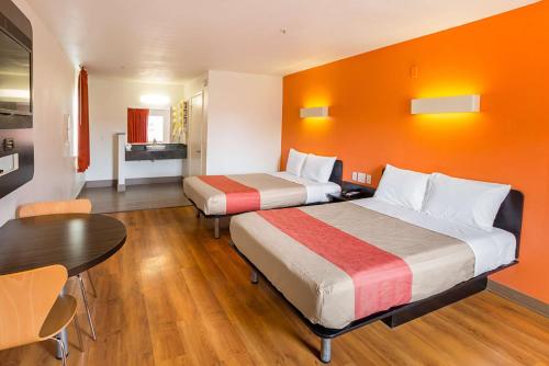 2 double beds