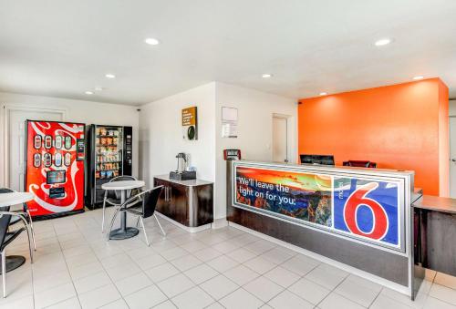Фойє, Motel 6 Waco, TX - Lacy Lakeview in Вако