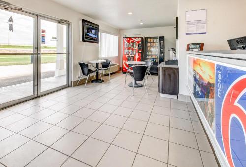 Motel 6 Waco - Lacy Lakeview - image 29