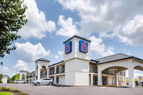 Motel 6-White House, TN - Hotel - White House