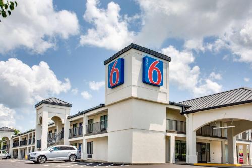 Motel 6-White House, TN