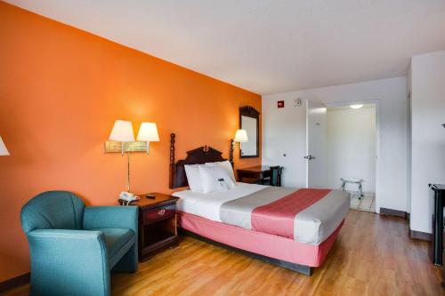 Motel 6-White House, TN Motel 6 White House is conveniently located in the popular White House area. The property offers guests a range of services and amenities designed to provide comfort and convenience. Service-minded st