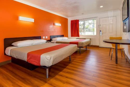 Motel 6 Garden Grove – Garden Grove, CA