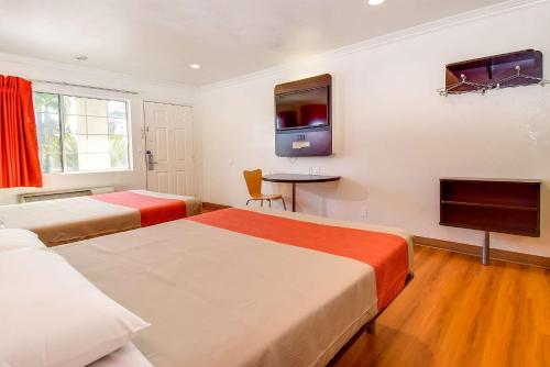 Motel 6 Garden Grove – Garden Grove, CA