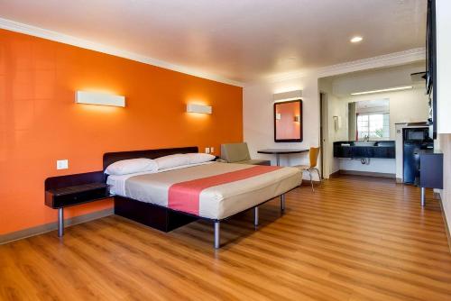 Motel 6 Garden Grove – Garden Grove, CA