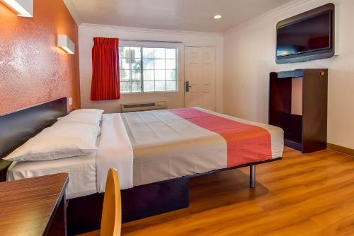 Motel 6 Garden Grove – Garden Grove, CA