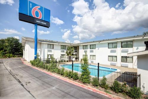 Motel 6-Dallas, TX - South - Hotel - Dallas