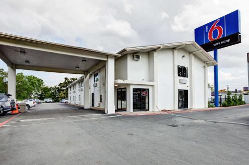 Motel 6 Dallas - South