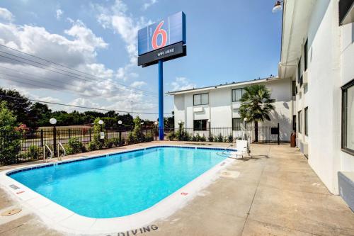 Motel 6-Dallas, TX - South