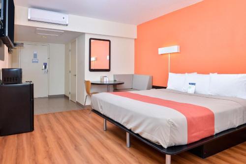 Days Inn by Wyndham Brawley in บรอว์ลีย์ (CA)