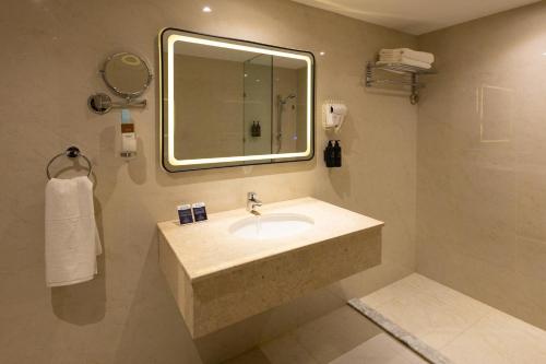 room detail thumbnail 2