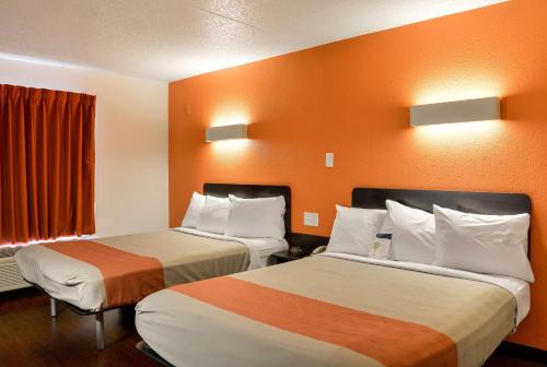2 double beds