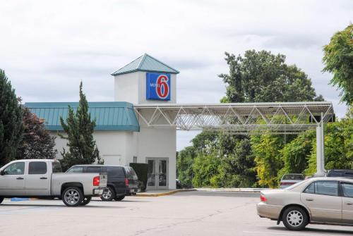 Motel6 Warwick, RI - Providence Airport - I-95 - 숙소 외관