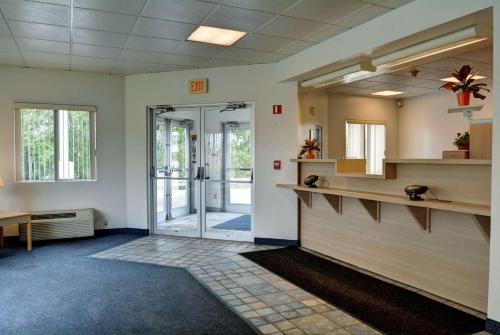 Motel 6-Warwick, RI - Providence Airport - I-95