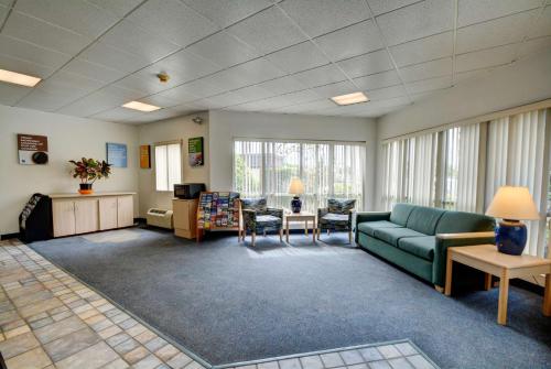 Motel 6-Warwick, RI - Providence Airport - I-95