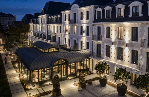 Grand Hotel de Courtoisville - Hôtel - Saint-Malo