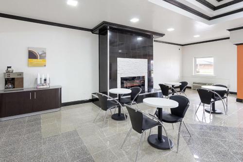 Lobby, Motel 6 Sidney, OH in Sidney