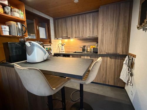 Chalet Opalpin Lodge & Spa, vue montagne et jacuzzi in Nendaz